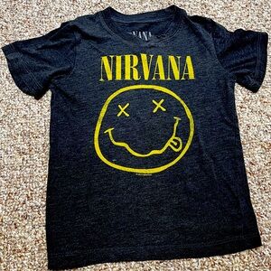 Unisex short sleeve tshirt. 5T. Slightly worn. Good condition.